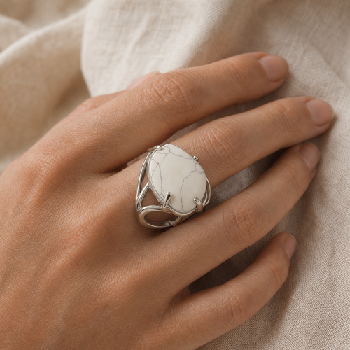 Bague Howlite Réglable — vue en situation