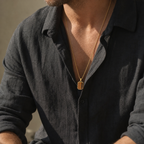 Collier Homme Pierre Naturelle – Pendentif Acier Inoxydable — bijou porté en situation