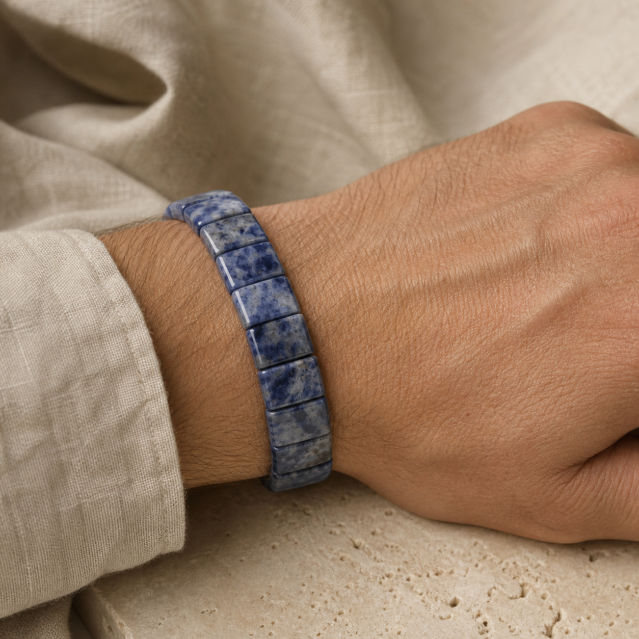 Bracelet Homme Sodalite — Perles Plates 10 mm — vue en situation