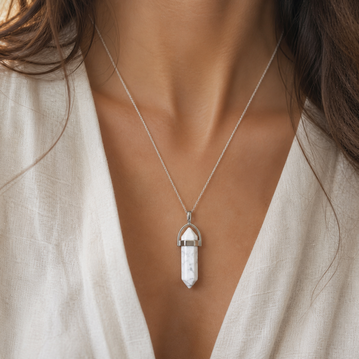Pendentif Pointe - Howlite — bijou porté