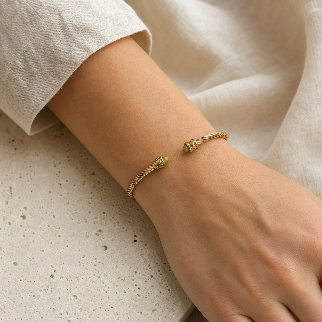 Bracelet Pierre de Naissance Août — Péridot — vue en situation