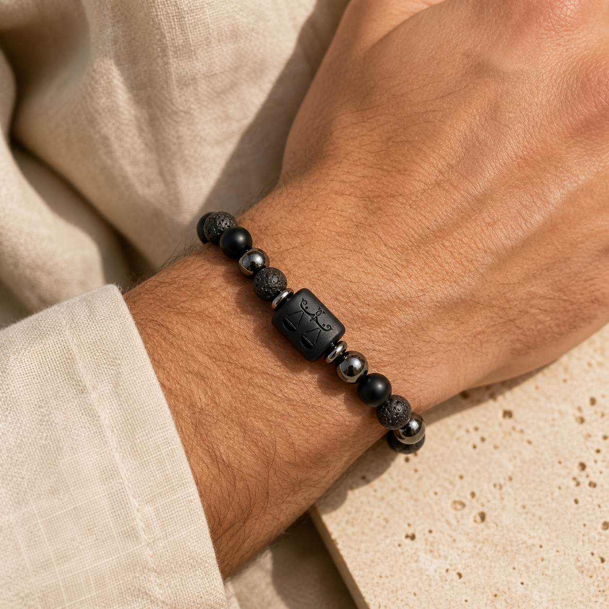 Bracelet Signe Astrologique Balance — Lave, Hématite et Onyx — bijou porté