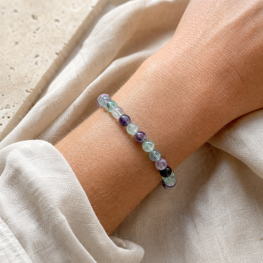 Bracelet Fluorite Multicolore — Perles Naturelles 8 mm — vue en situation