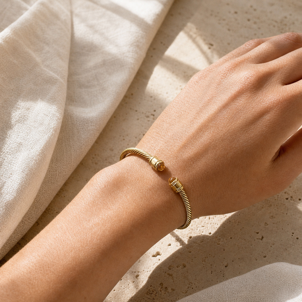 Bracelet Pierre de Naissance Novembre — Citrine — vue en situation