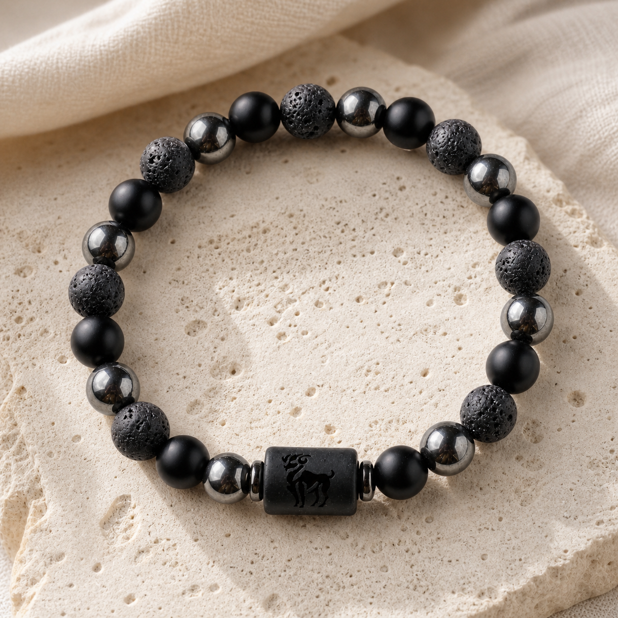 Bracelet Signe Astrologique Taureau — Lave, Hématite et Onyx — détail matière et finition