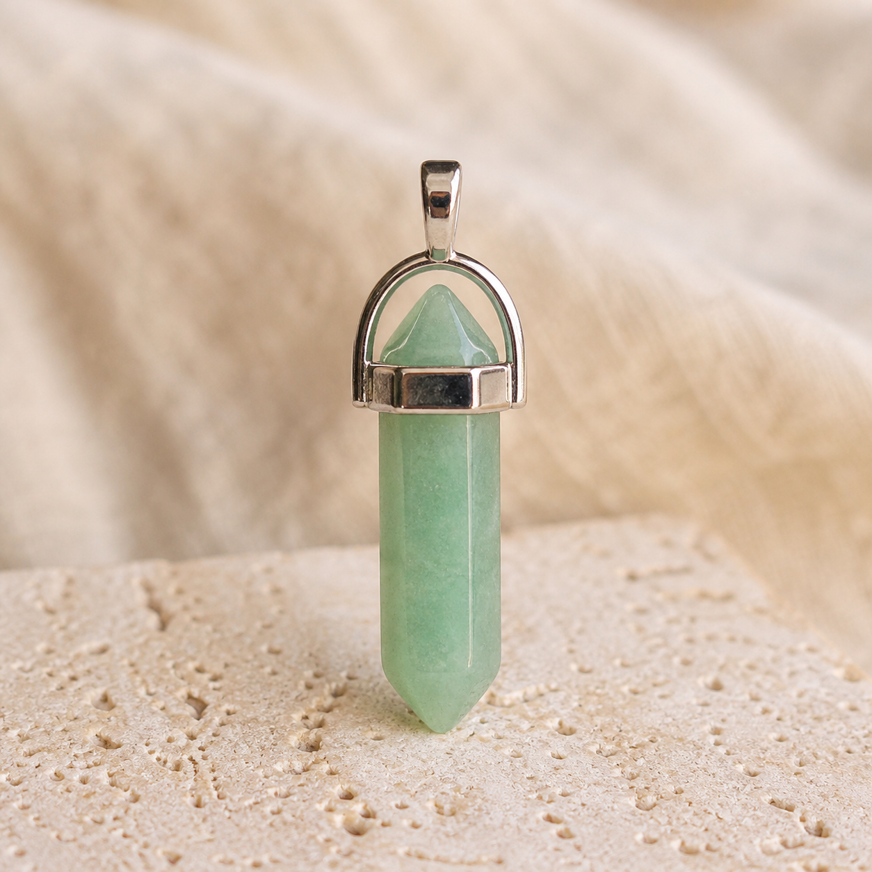 Pendentif Pointe - Aventurine Verte — détail matière et finition