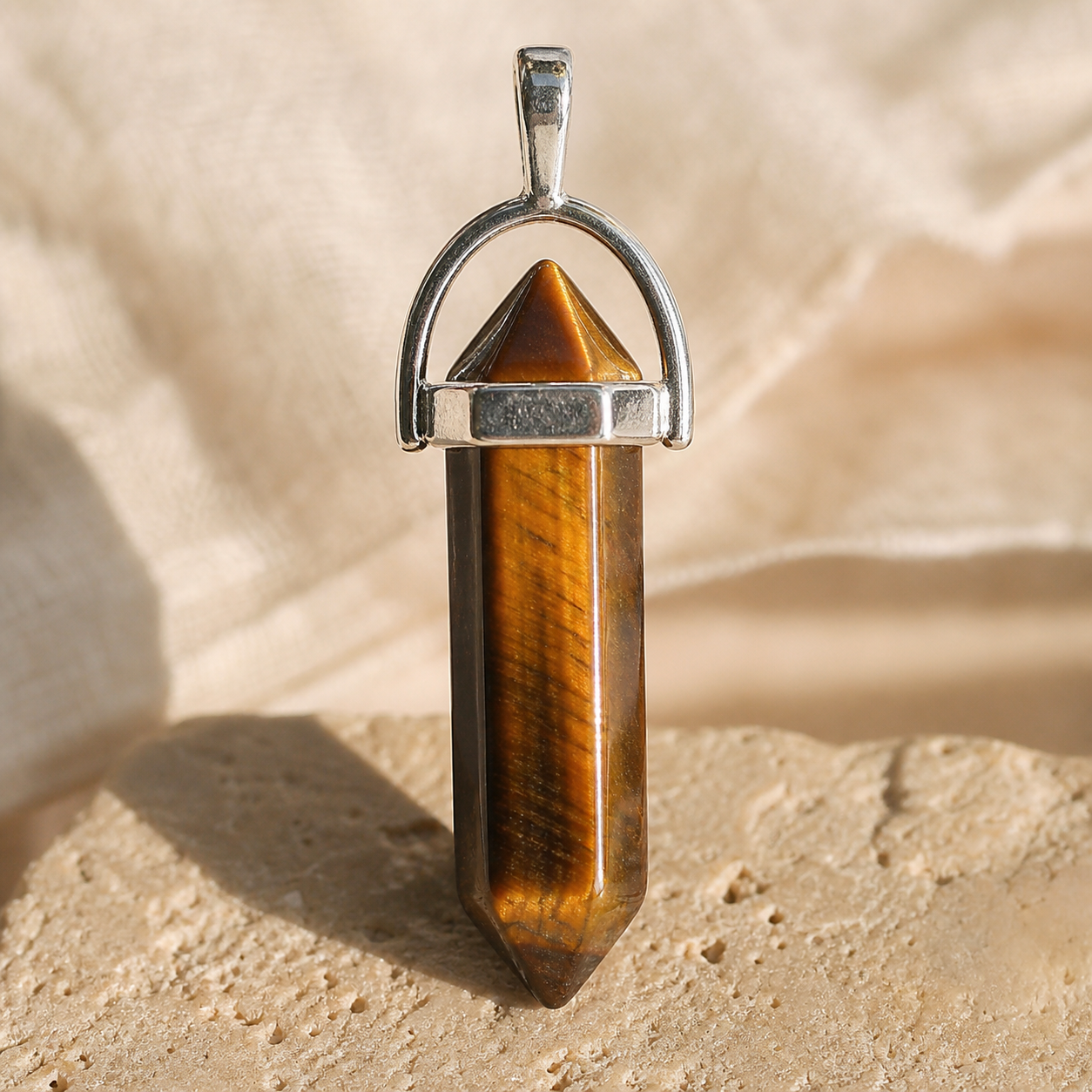 Pendentif Pointe - Oeil de Tigre — détail matière et finition