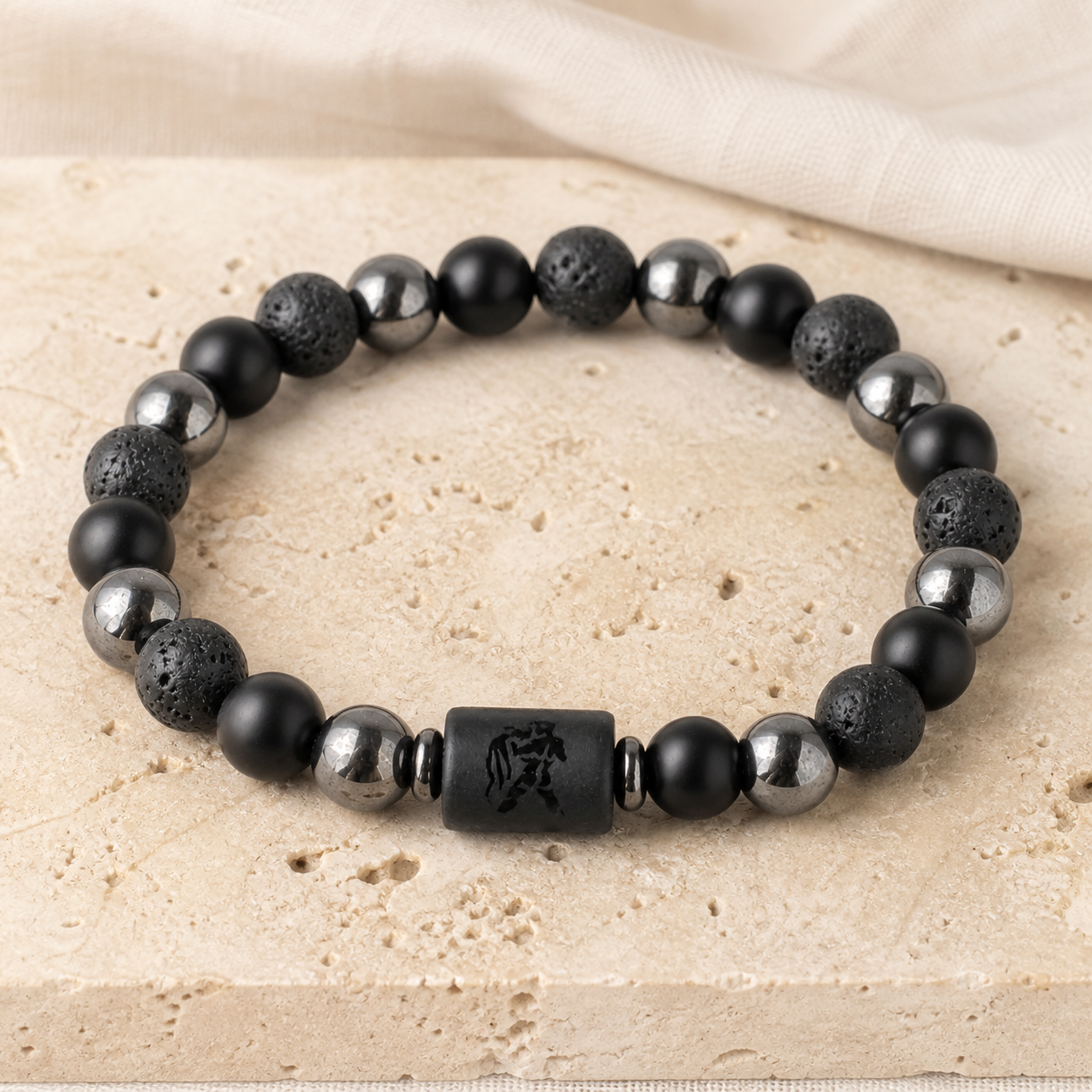 Bracelet Signe Astrologique Verseau — Lave, Hématite et Onyx — détail matière et finition