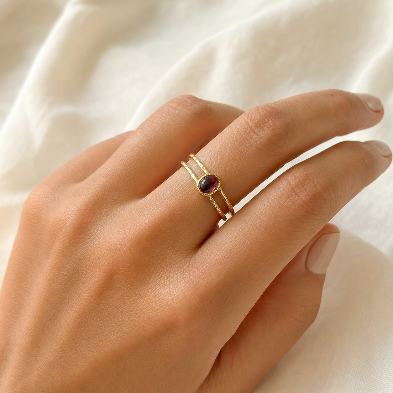 Bague Améthyste Double Anneau — bijou porté ou variantes