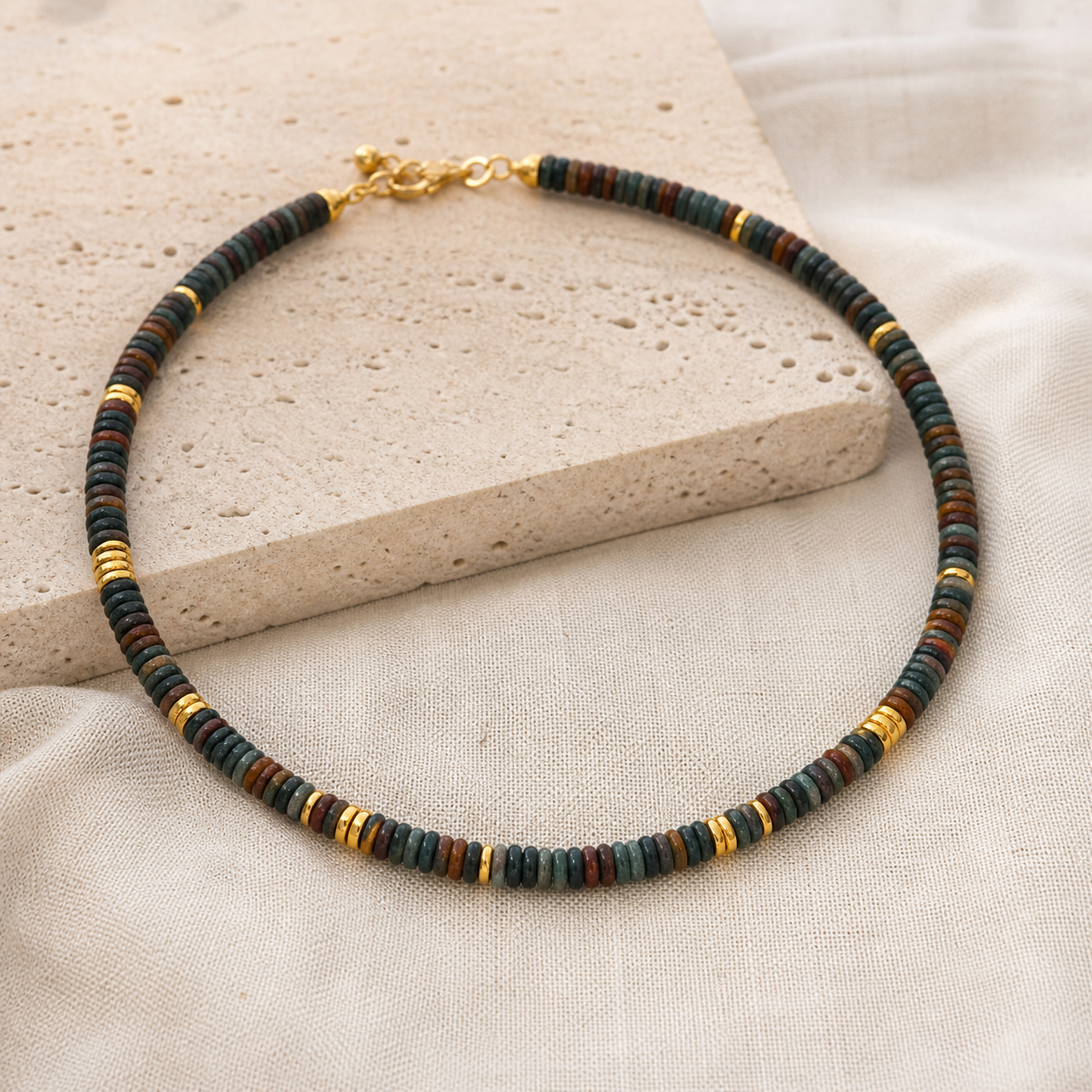 Collier Ras-de-Cou Pierre Naturelle – Rondelles Heishi — vue macro