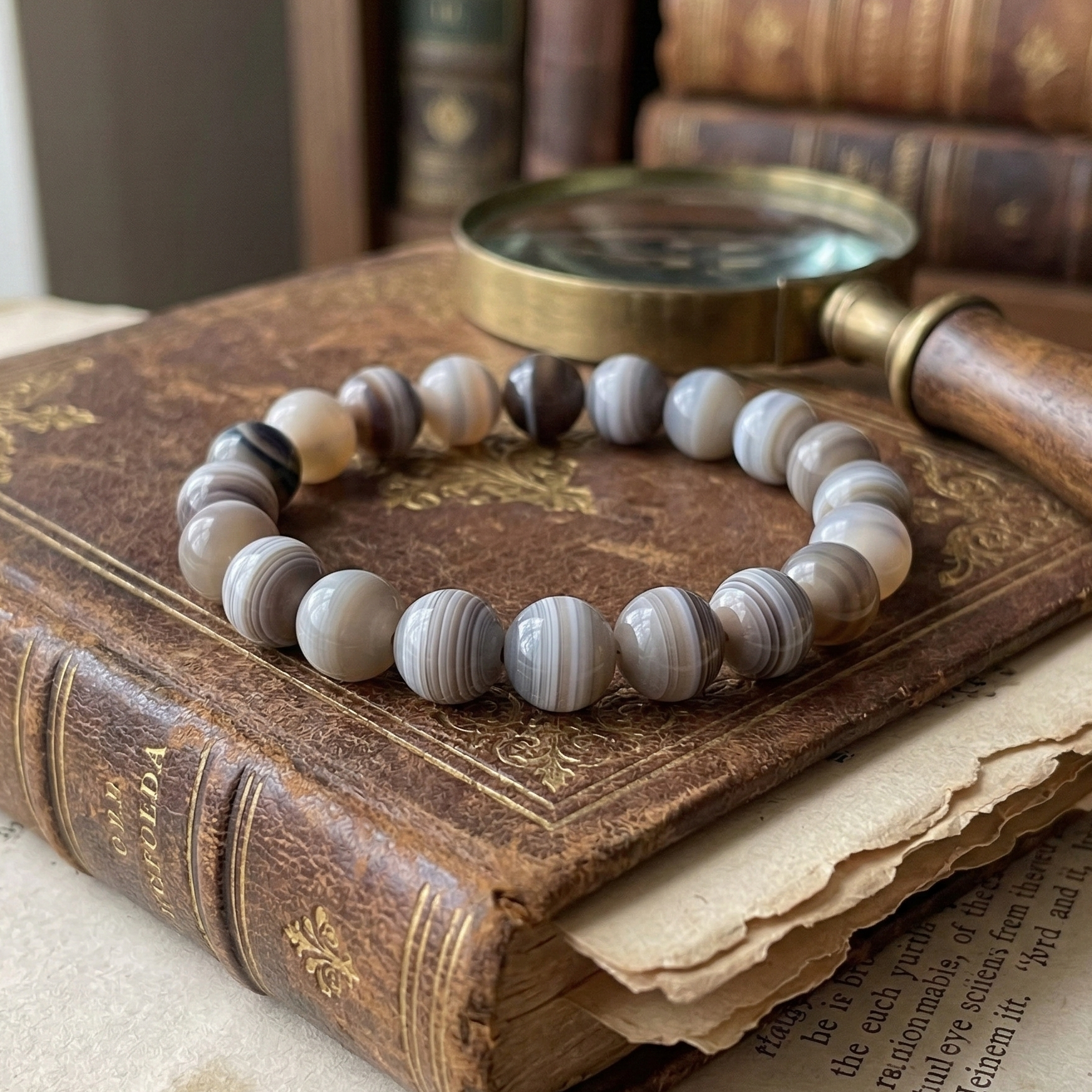 Bracelet agate perles polies gros plan lithothérapie