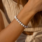 Bracelet howlite porte au poignet pierre blanche naturelle