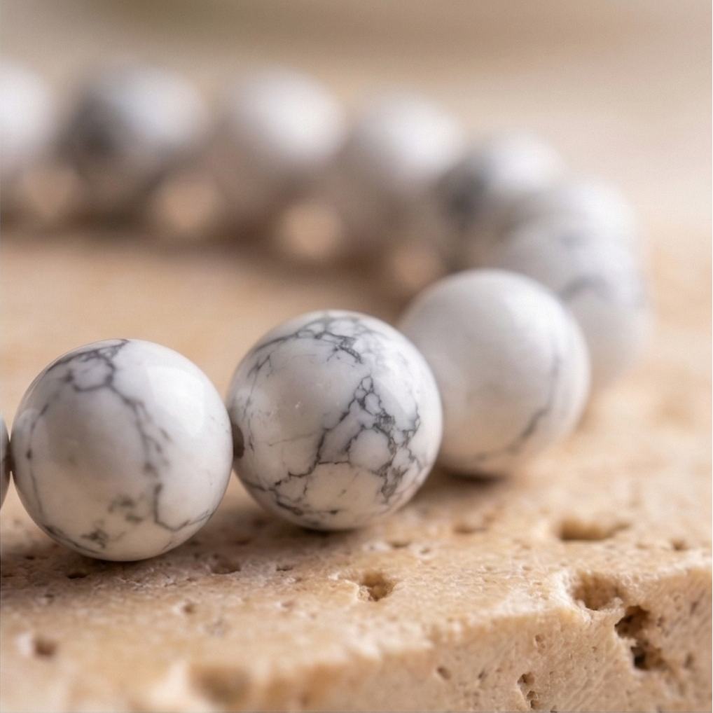 Bracelet howlite detail perles 8mm polies a la main