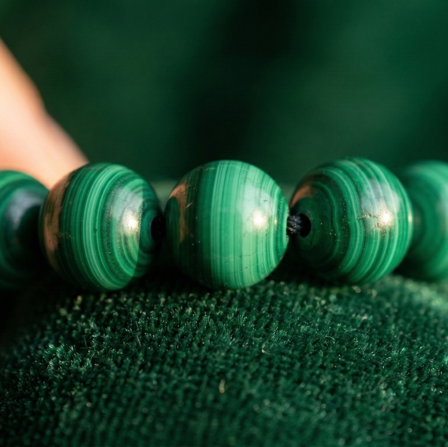 Bracelet malachite détail perles 8mm veinées vertes
