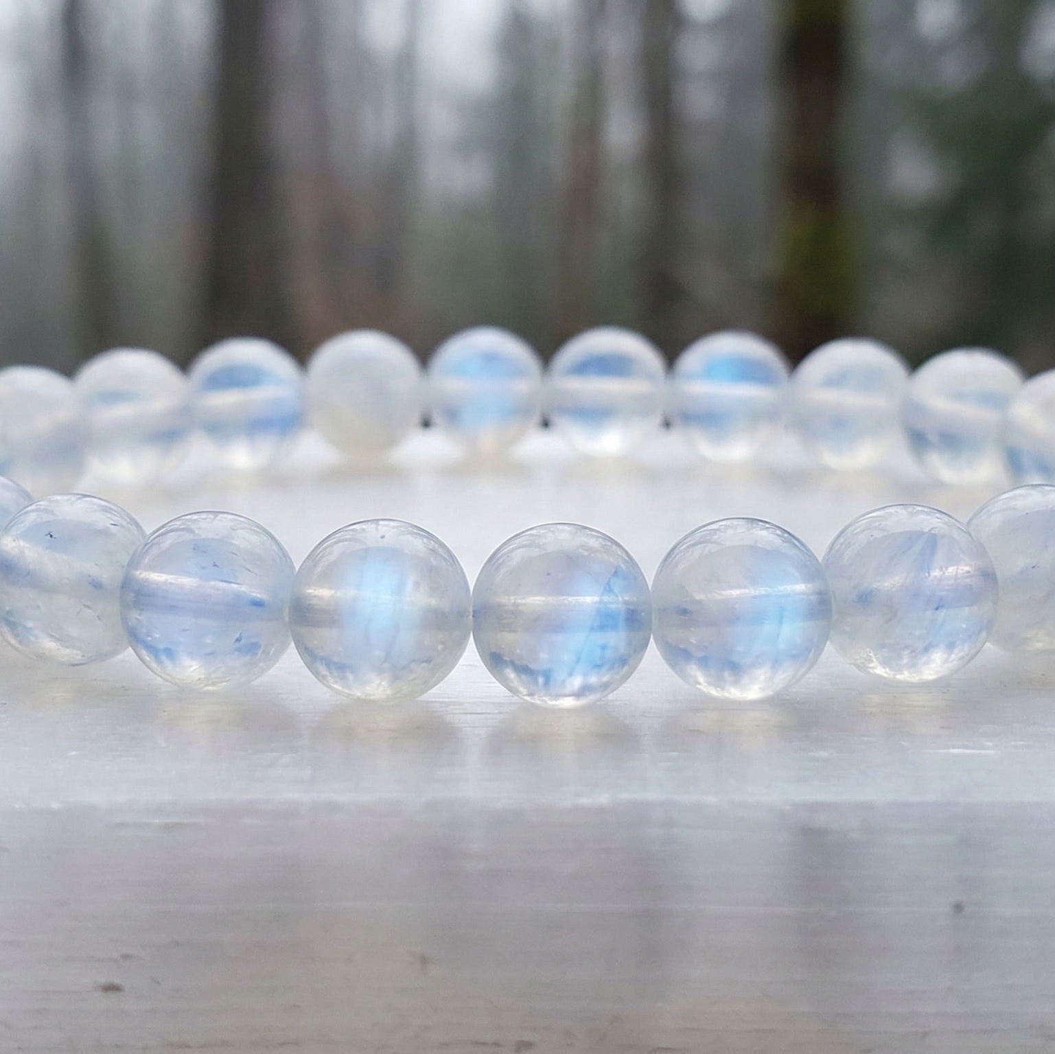 Bracelet pierre de lune détail perles blanches irisées 8mm