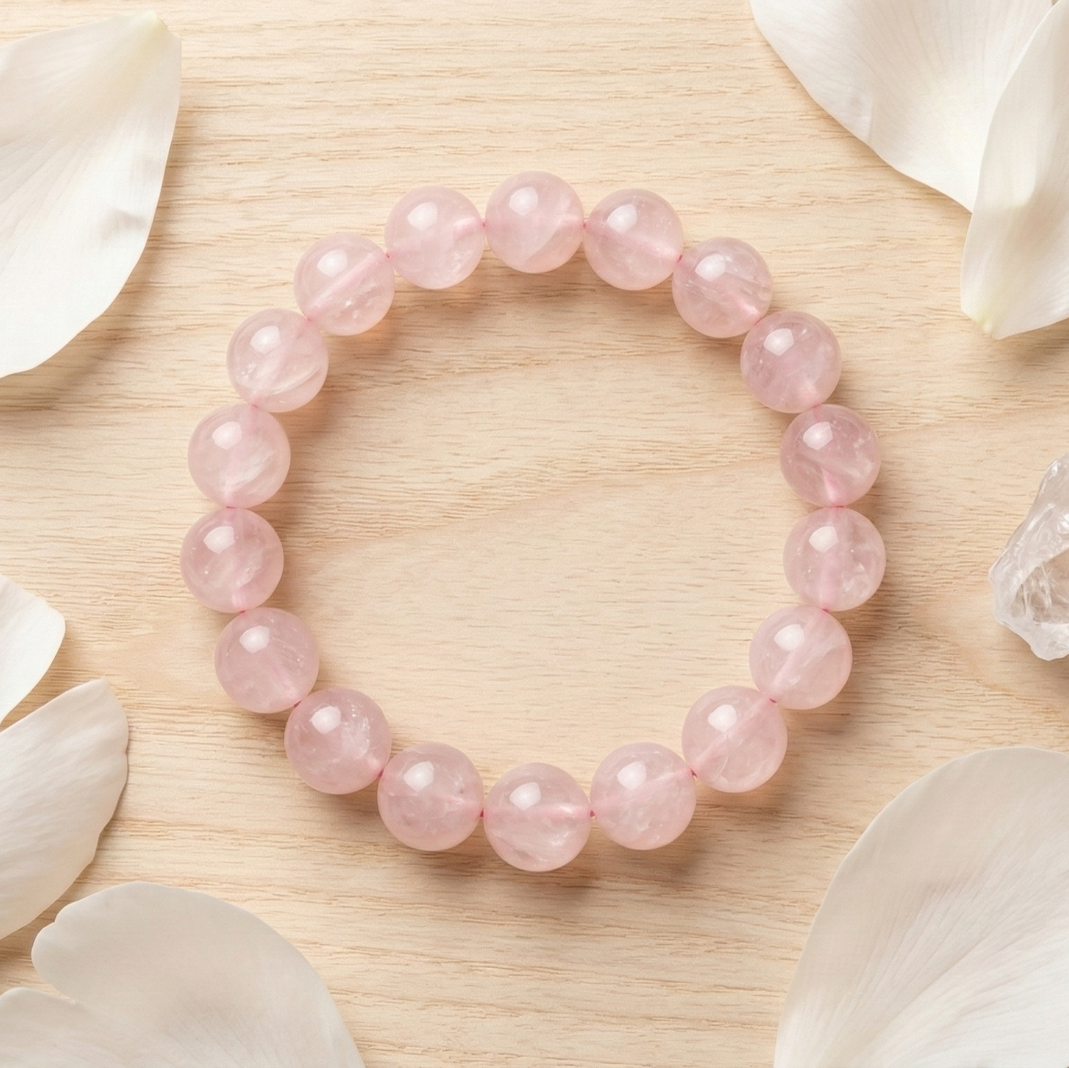 Bracelet quartz rose gros plan perles polies - Source Sacrée