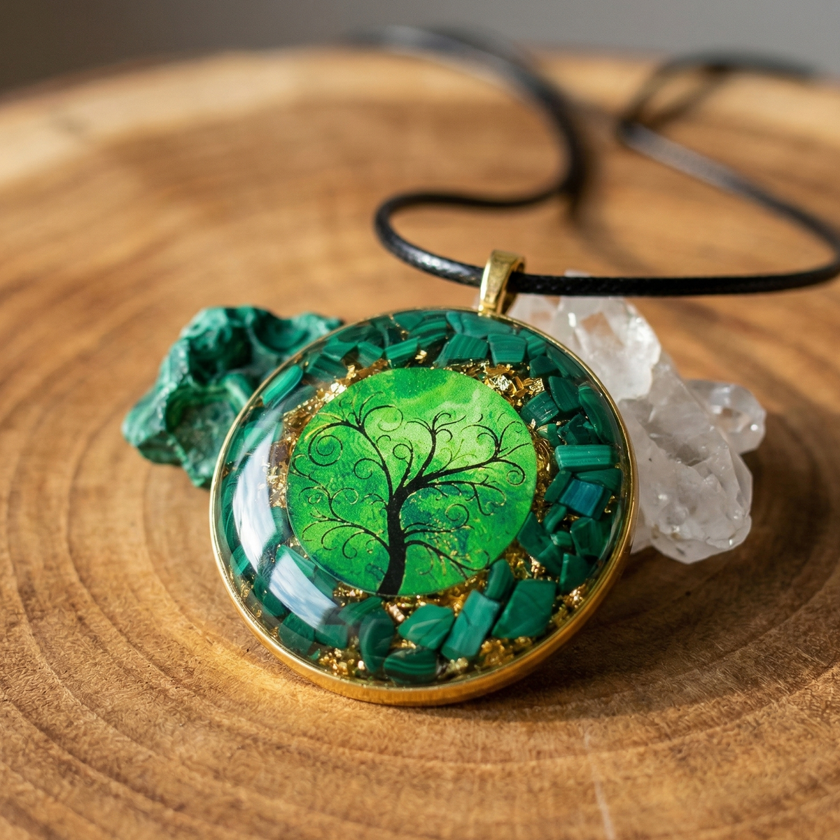 Pendentif orgonite arbre de vie vert - chakra du cœur lithothérapie