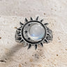 Bague cabochon pierre de lune 8 mm avec croissant de lune et étoile en argent 925