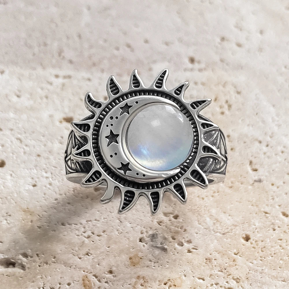 Bague cabochon pierre de lune 8 mm avec croissant de lune et étoile en argent 925