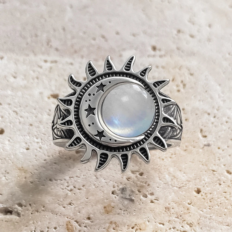 Bague cabochon pierre de lune 8 mm avec croissant de lune et étoile en argent 925