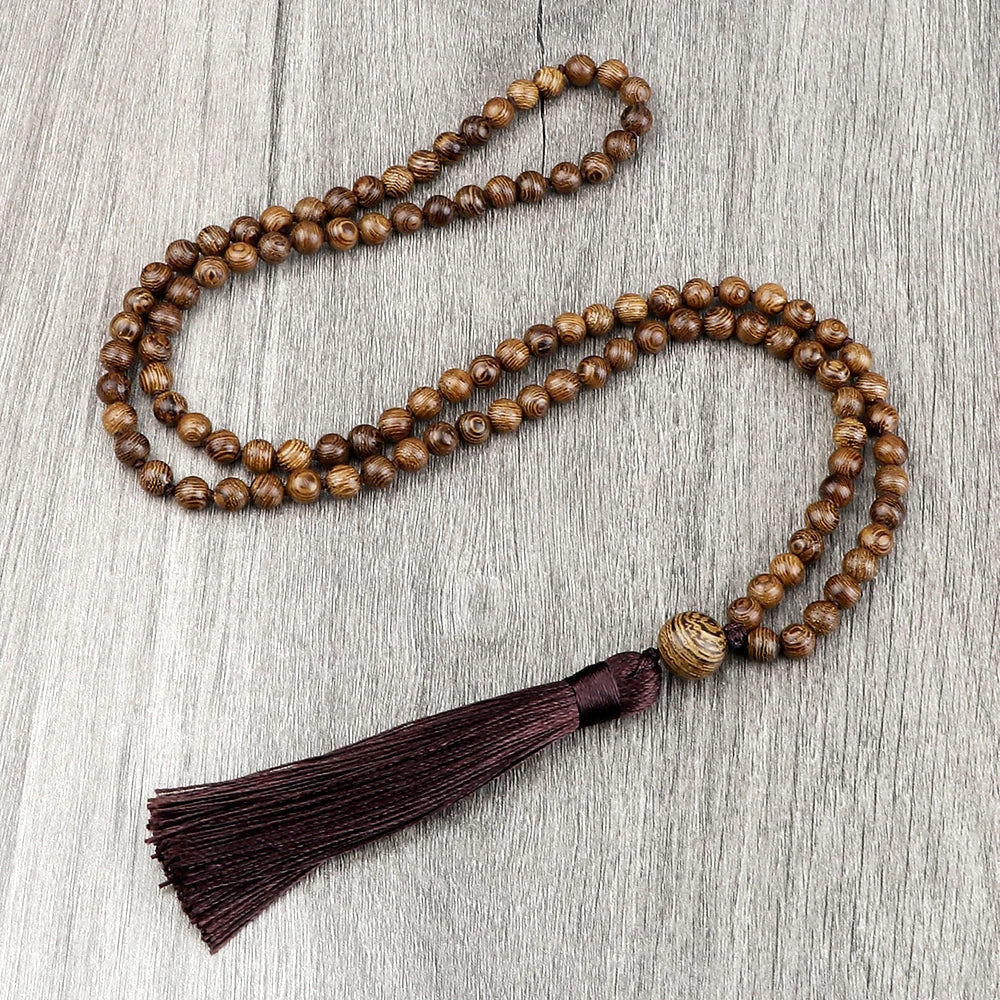 Mala 108 perles en bois teinté finition vieillie avec pompon marron