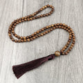 Mala 108 perles en bois teinté finition vieillie avec pompon marron