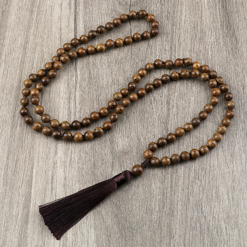Pompon de soie marron et perle de tête du mala en bois vieilli