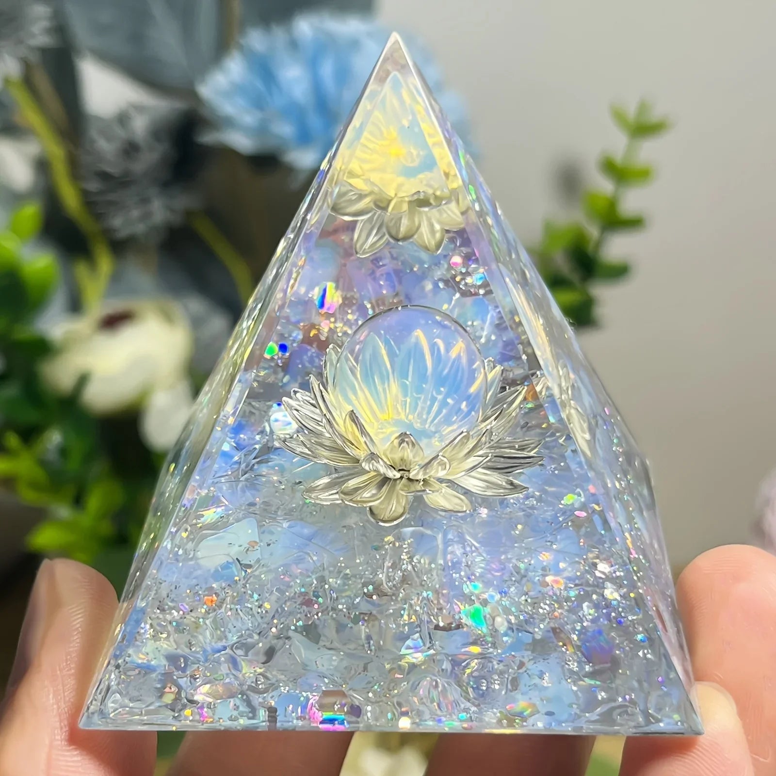 Pyramide orgonite fleur de lotus opale 5 cm - lithotherapie protection