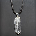 Pendentif cristal de roche brute naturelle cordon cuir - lithotherapie