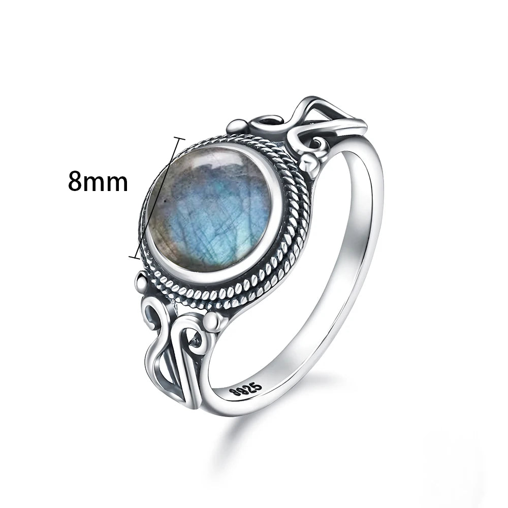 Cabochon de labradorite de 8 mm serti sur bague en argent 925