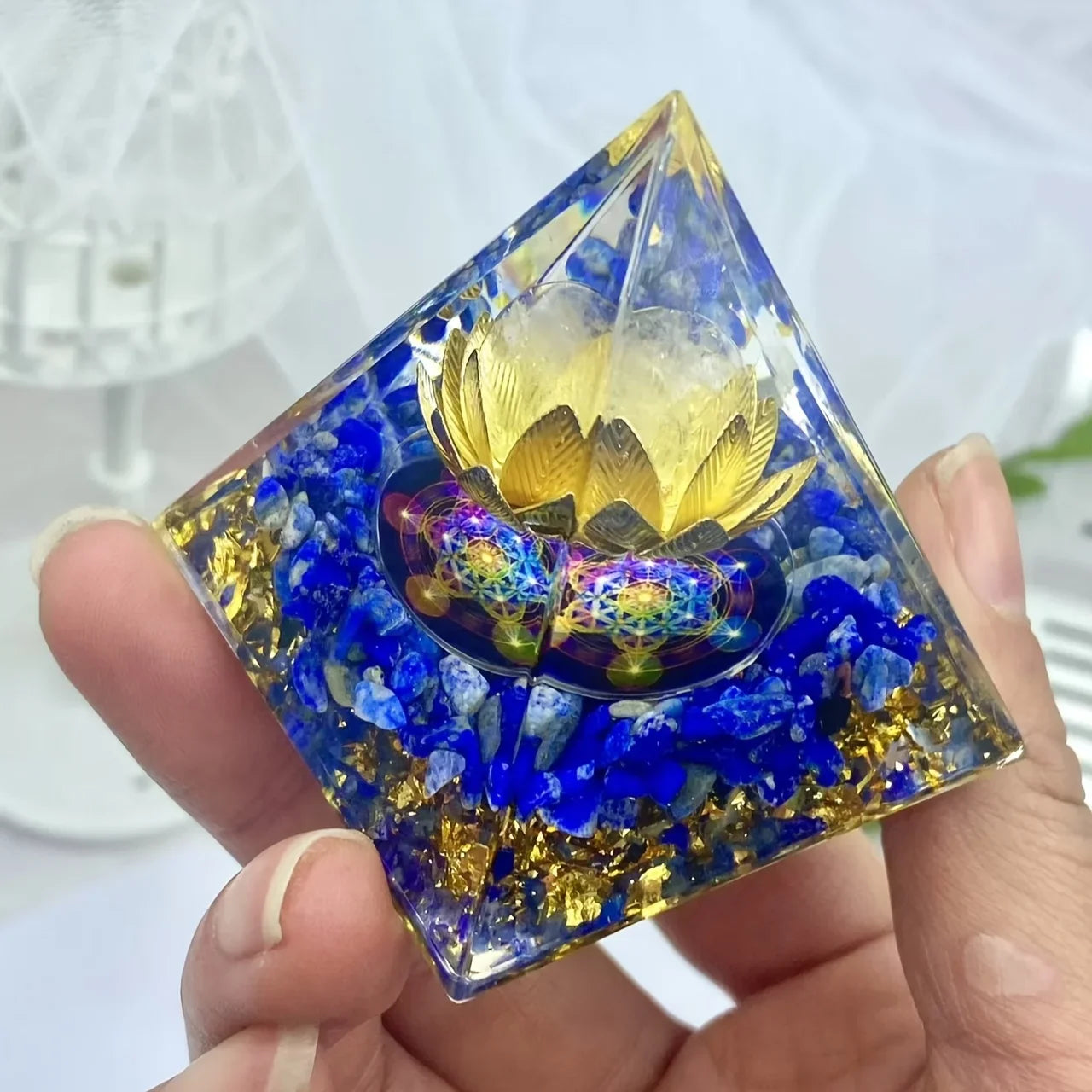 Pyramide orgonite fleur de lotus lapis-lazuli 5 cm - lithotherapie protection