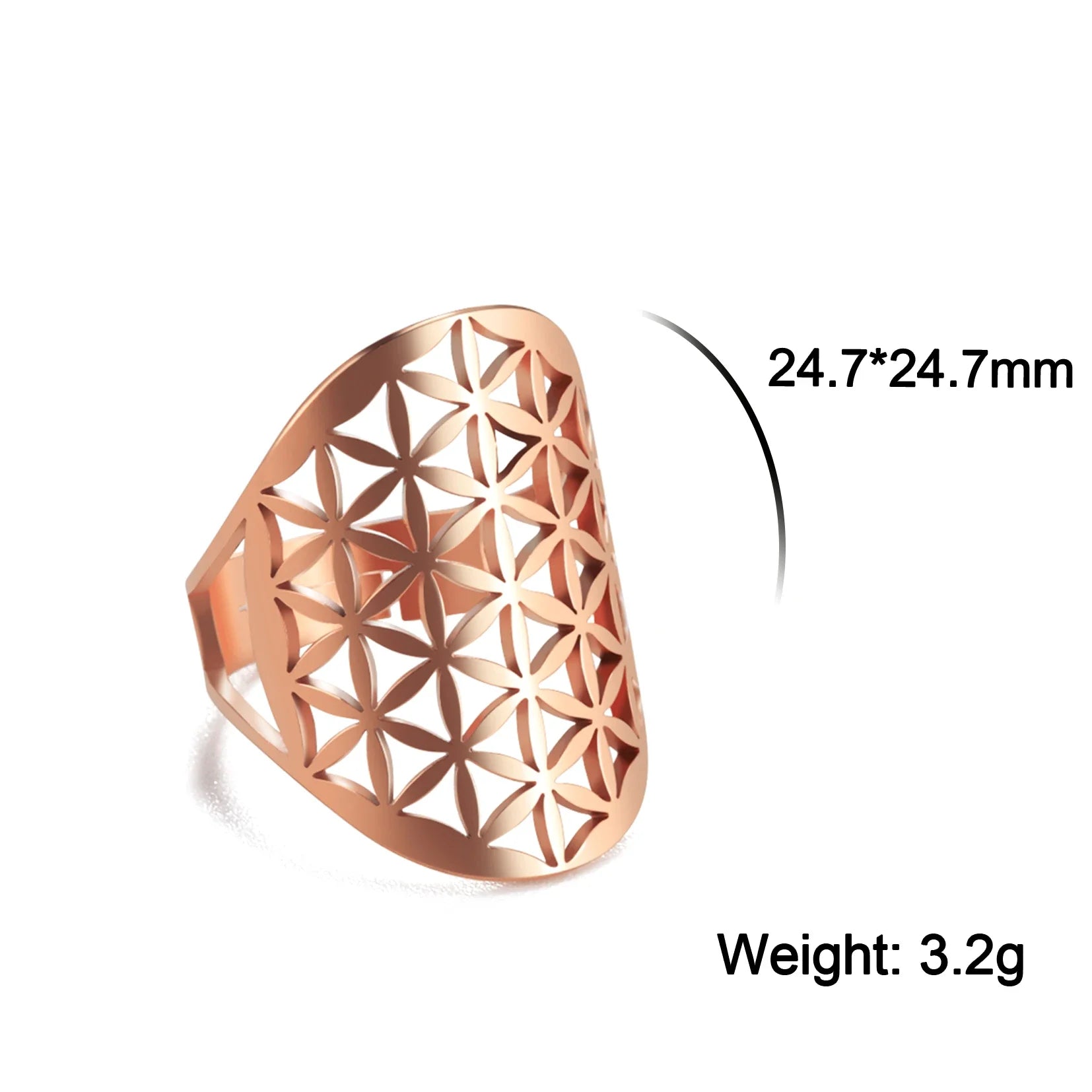 Détail du motif ajouré de la bague fleur de vie en acier