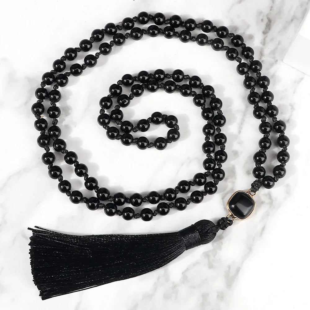 Mala à pompon 108 perles en onyx noir posé à plat