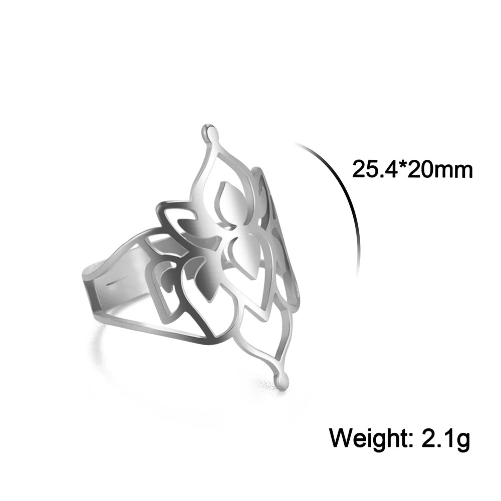 Bague fleur de lotus argentée, motif ajouré vu de dessus