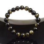 Bracelet obsidienne dorée en perles naturelles sur fond blanc