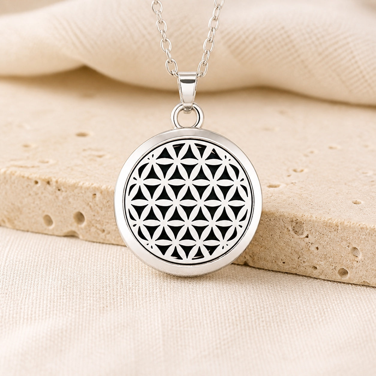 Collier Arbre de Vie — Médaillon Diffuseur en Acier — Fleur de Vie