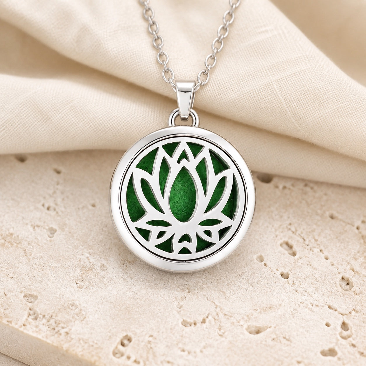 Collier Arbre de Vie — Médaillon Diffuseur en Acier — Lotus