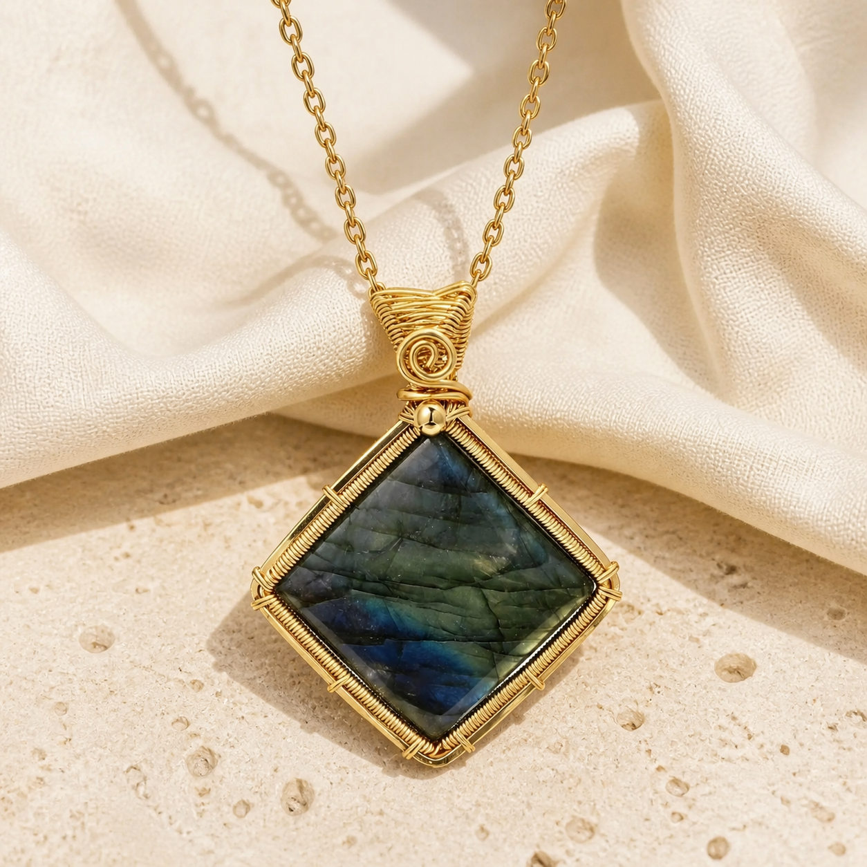 Collier labradorite femme serti fil de cuivre — Modèle H